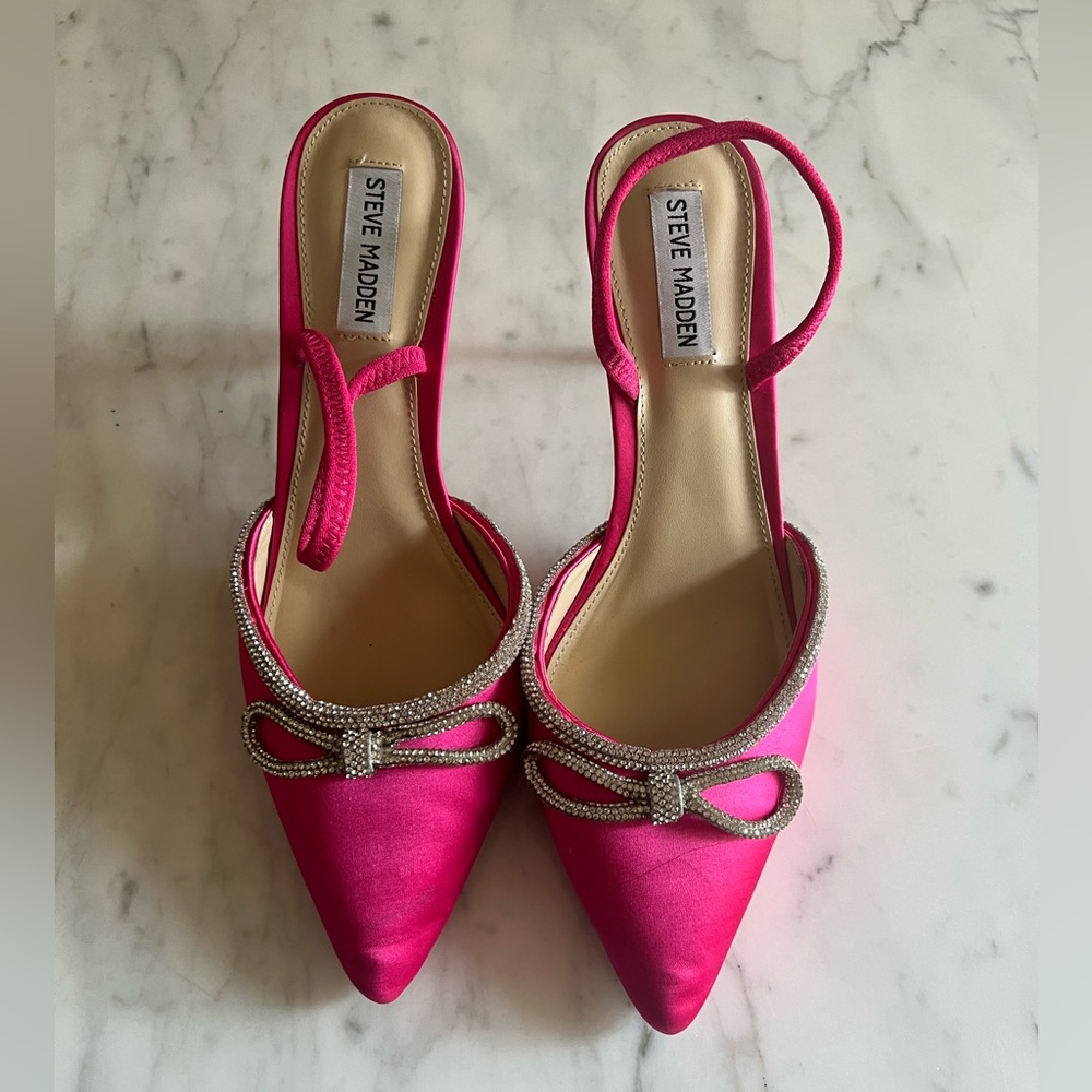 Steve Madden pink heels with silver bow! Size 11